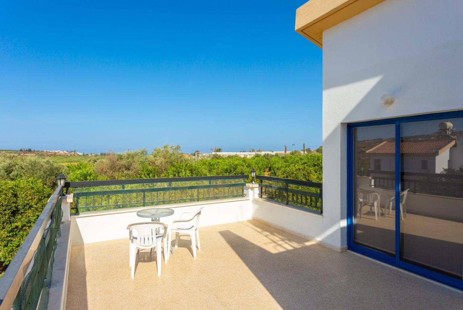 Charoula Pente Villa