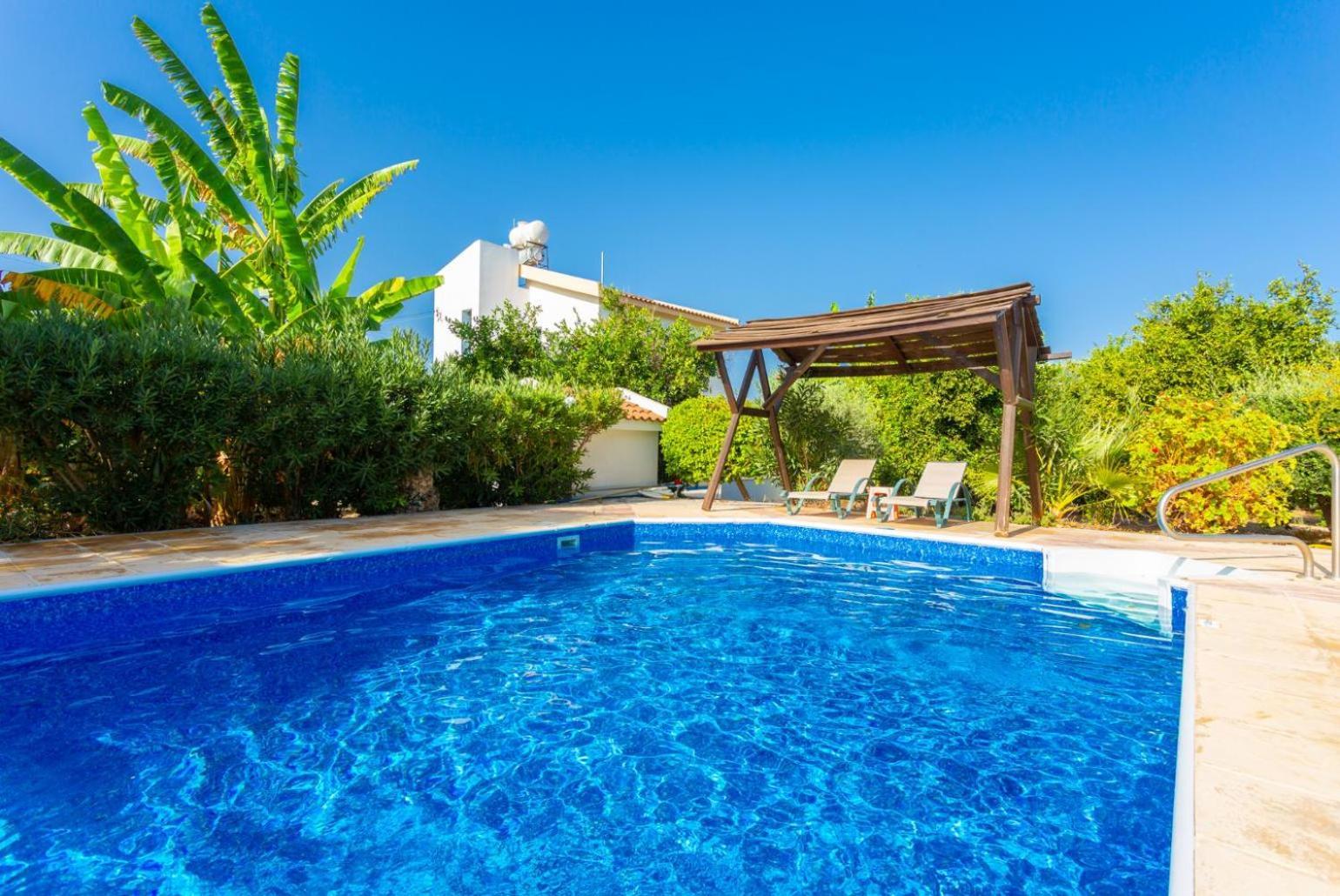 Charoula Pente Villa *